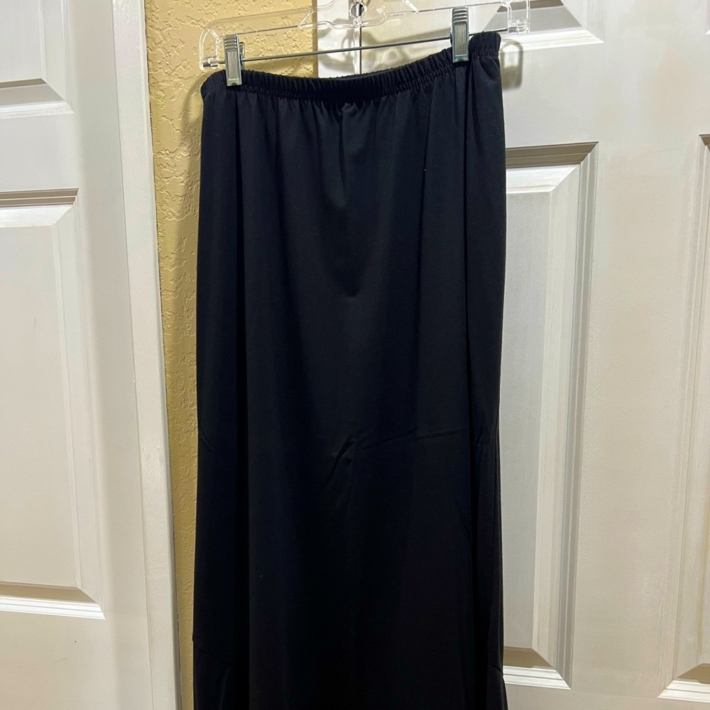 Weekenders long black knit tulip skirt. Size L